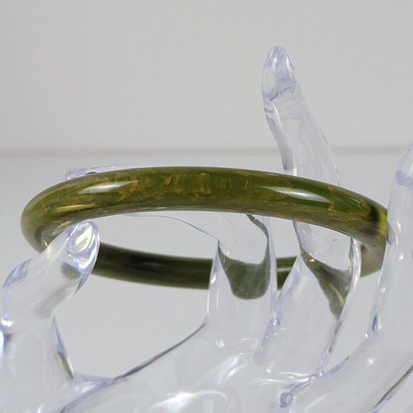Vintage Bakelite Bangle Bracelet Green Moss 8 In 8.2 mm Wide - Picture 2 of 9